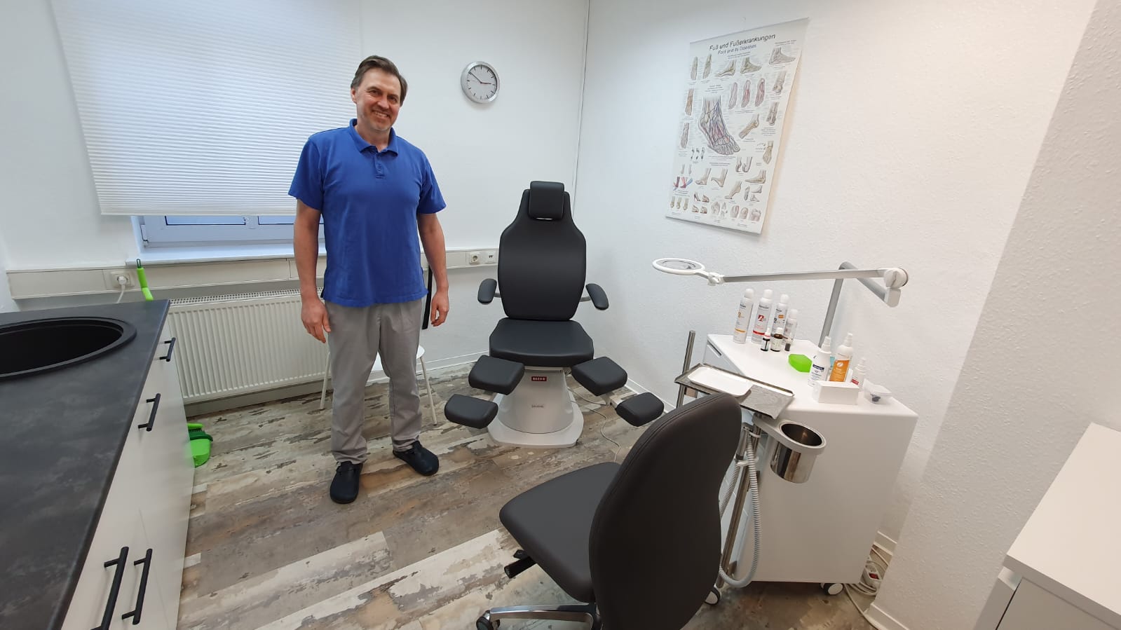 Behandlungsraum mit hygienischen Geräten